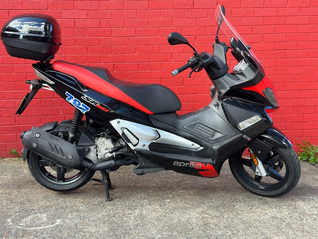 2015 Aprilia SR Max 300 Scooter CVT 1sp 300cc