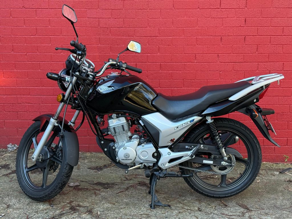 Honda CB125E, 2021, 6032KM Only, Fully serviced, looks new