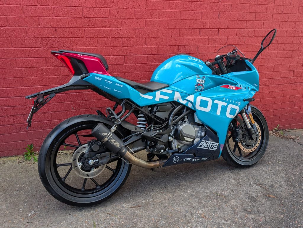 CFMOTO 300SR (limited edition), 2023, 3990 km only, One owner, just had service done, rego expires in December, 3 months dealer warranty.