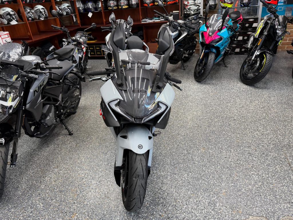 CFMOTO 675SR R, 2025, 2797km, registered until 02/11/2026, as new, under factory warranty.